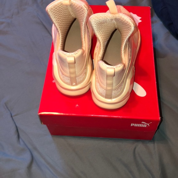 PUMAS - Picture 3 of 4